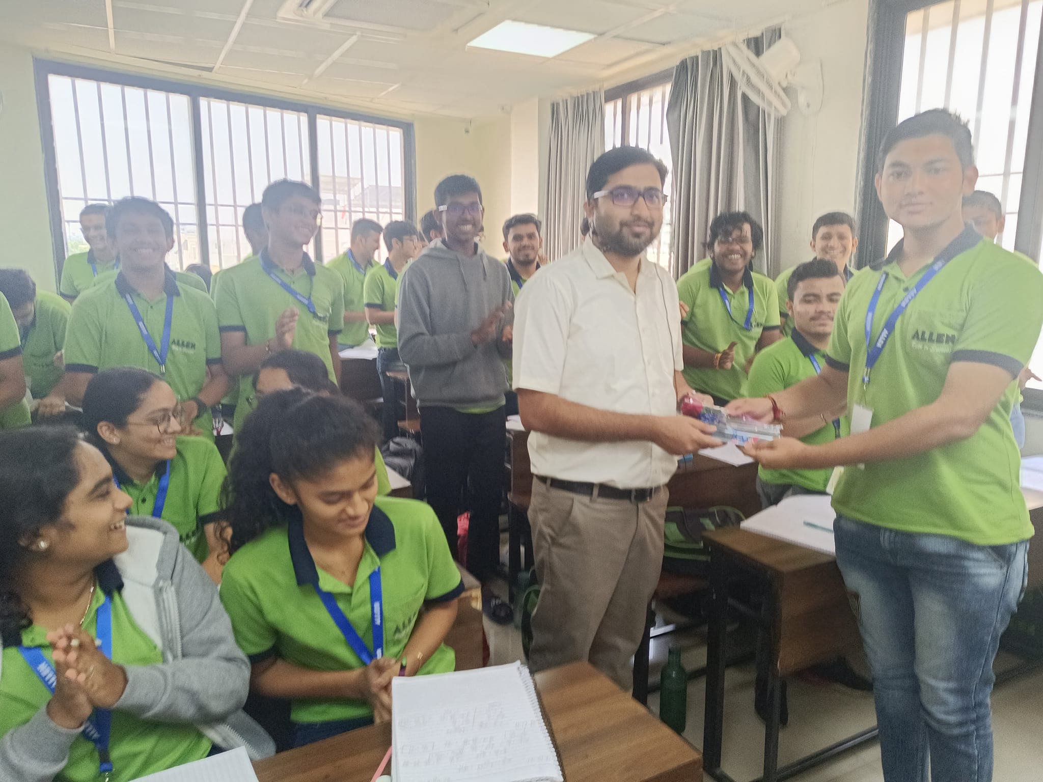 ALLEN Allen Surat photo 2