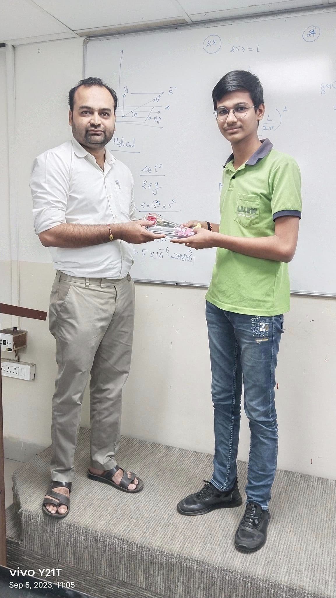 ALLEN Allen Surat photo 3