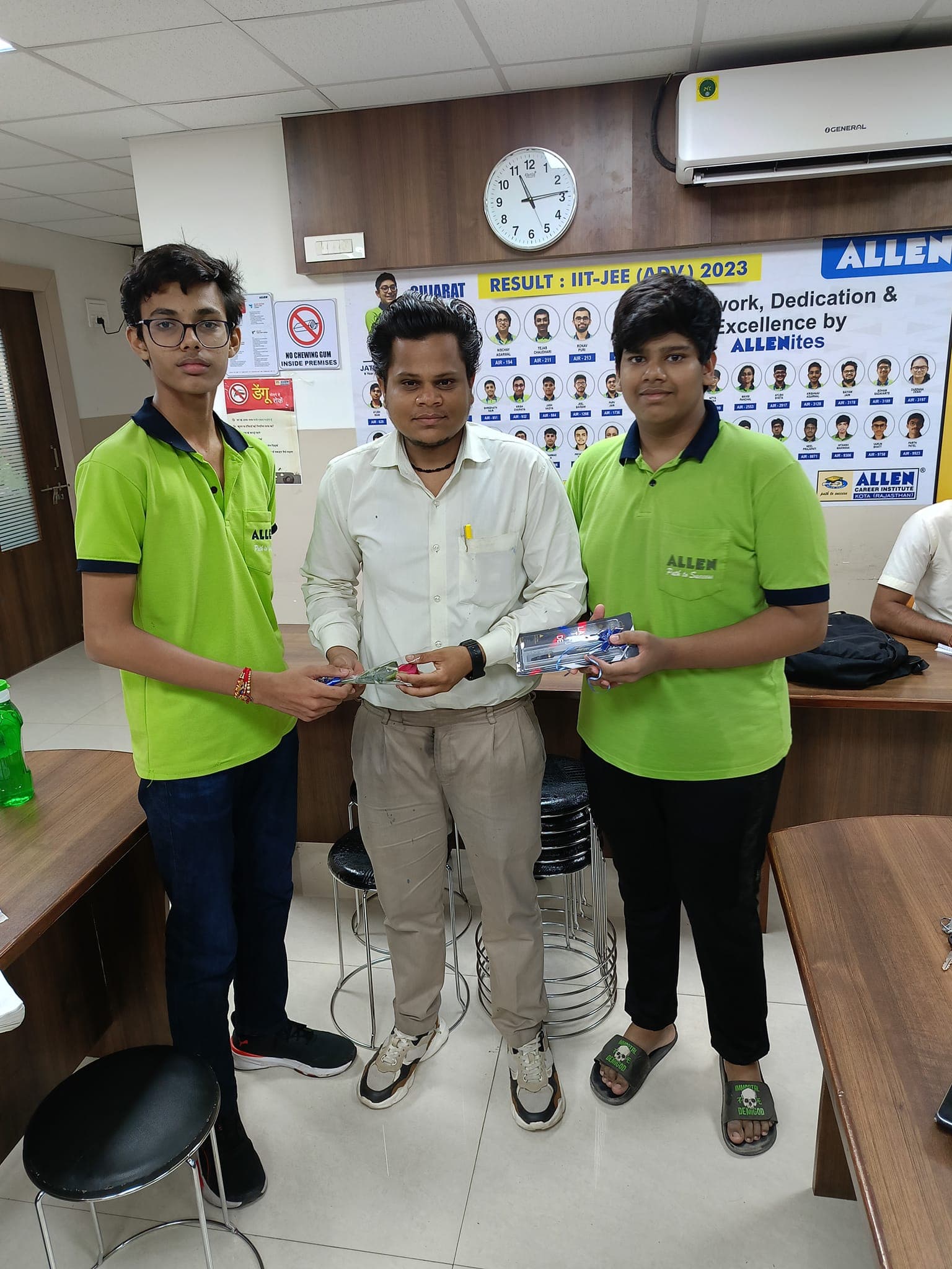 ALLEN Allen Surat photo 4