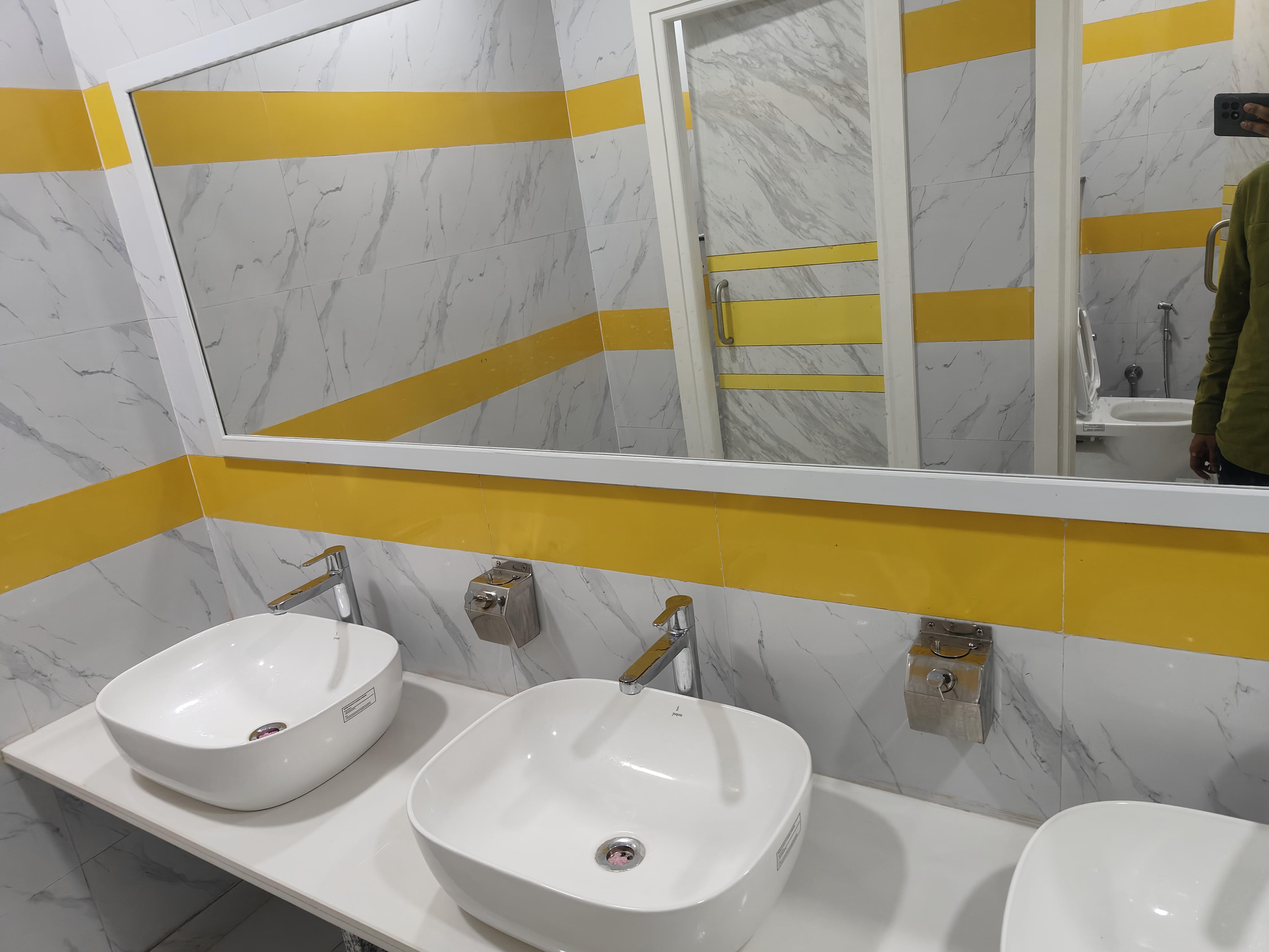VMC Janakpuri Washroom photo 2
