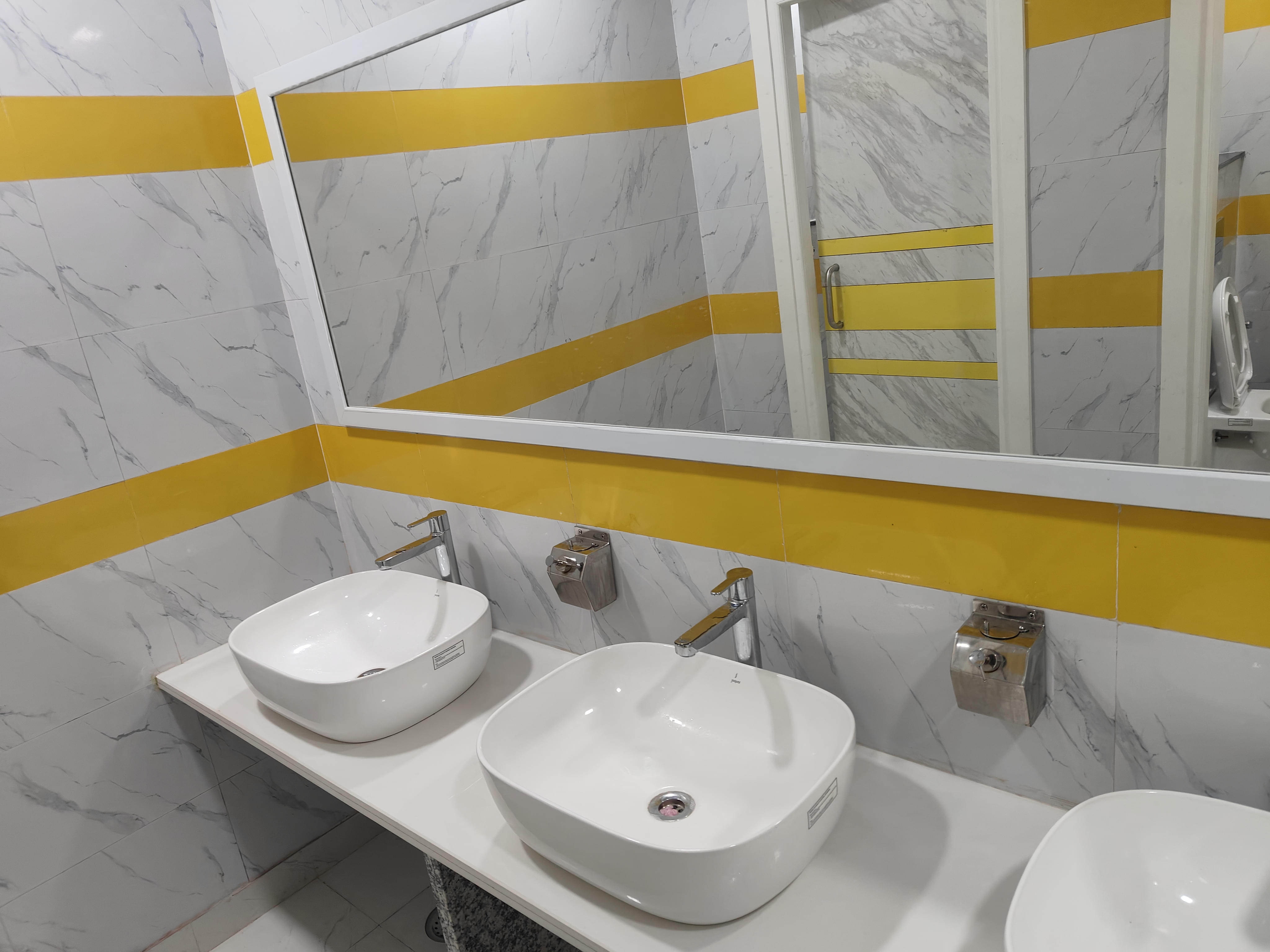 VMC Janakpuri Washroom photo 3