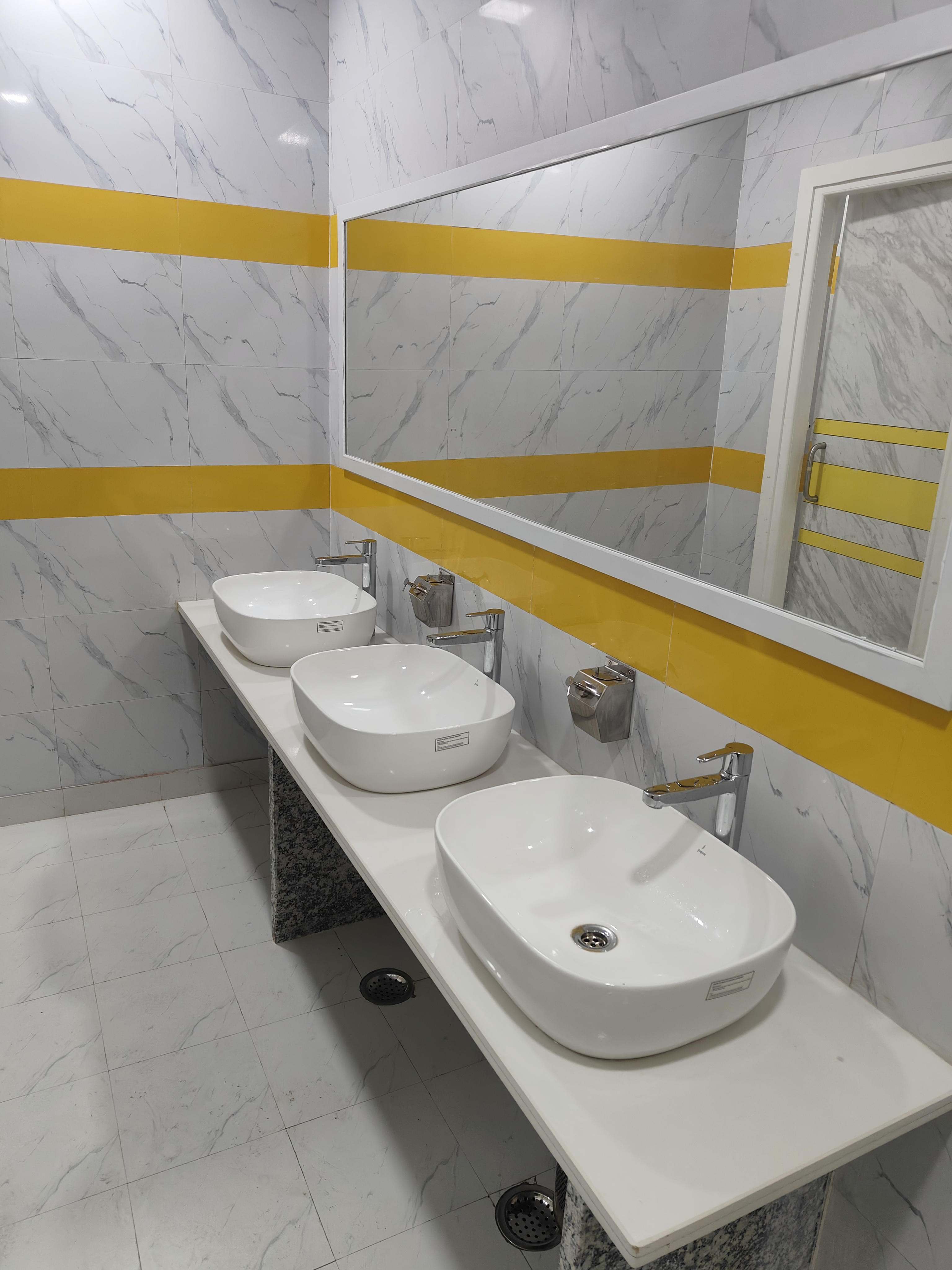 VMC Janakpuri Washroom photo 4