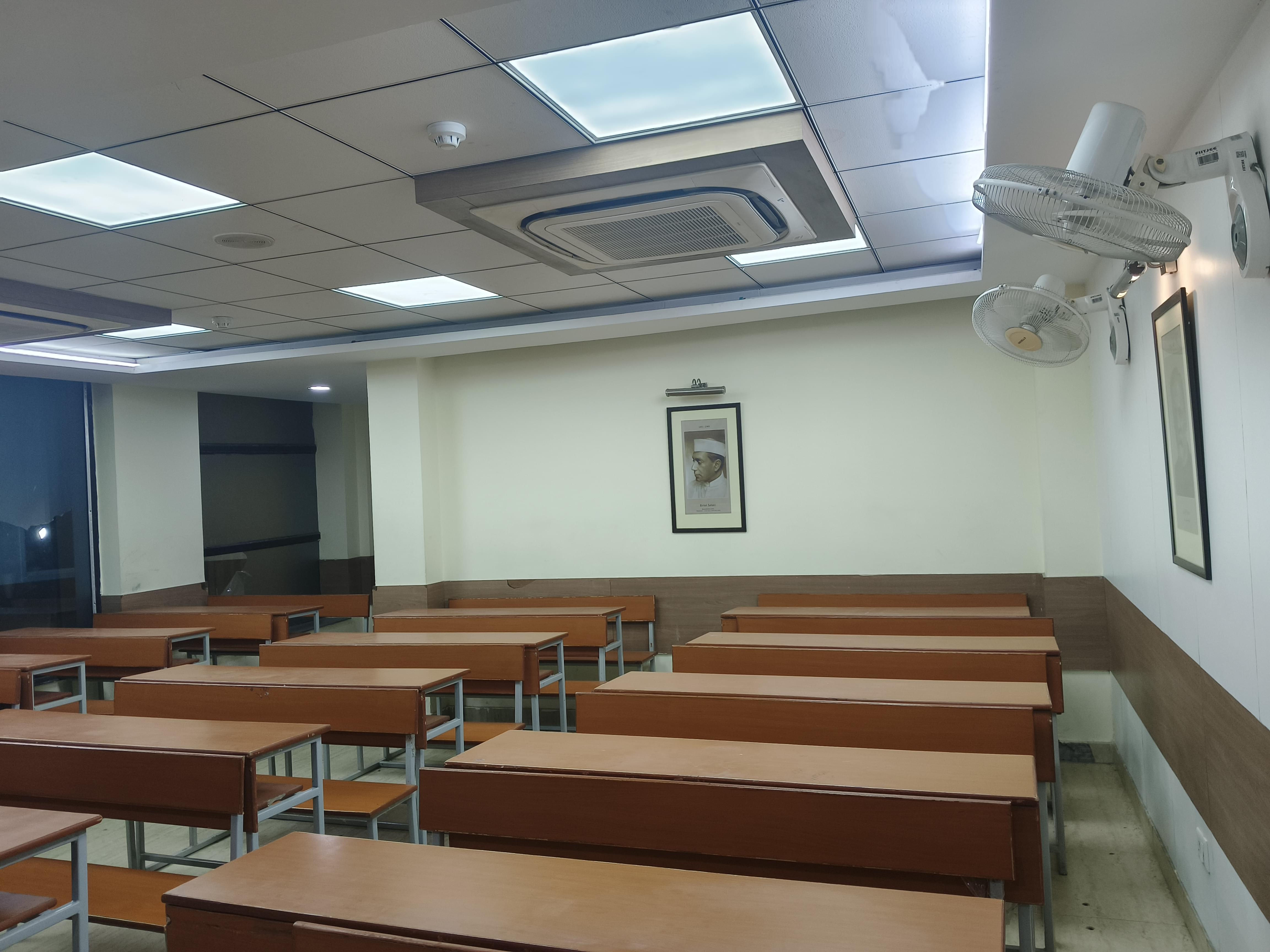 FIITJEE Classroom Pictures photo 1