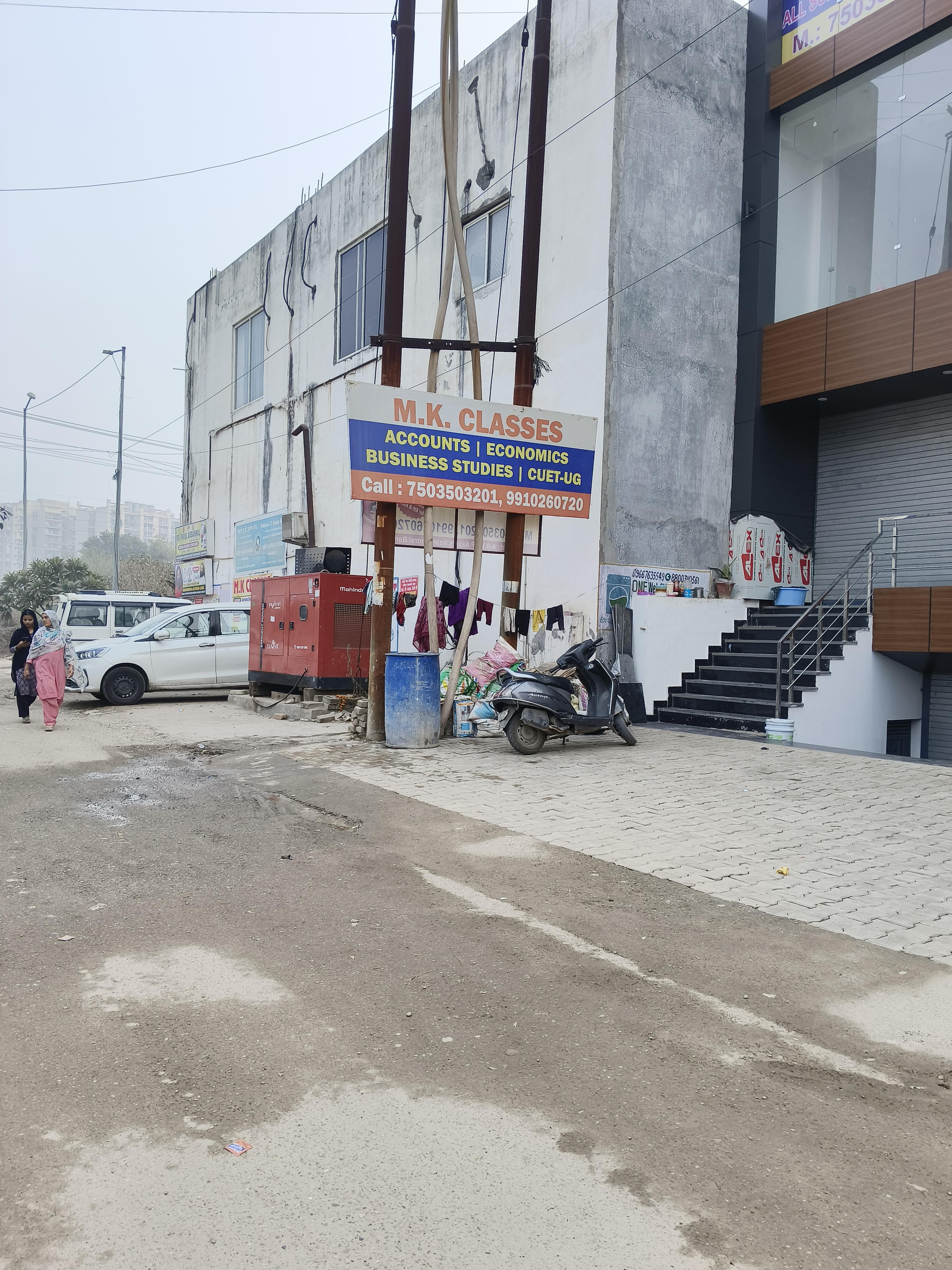 MK CLASSES Front view photo 2