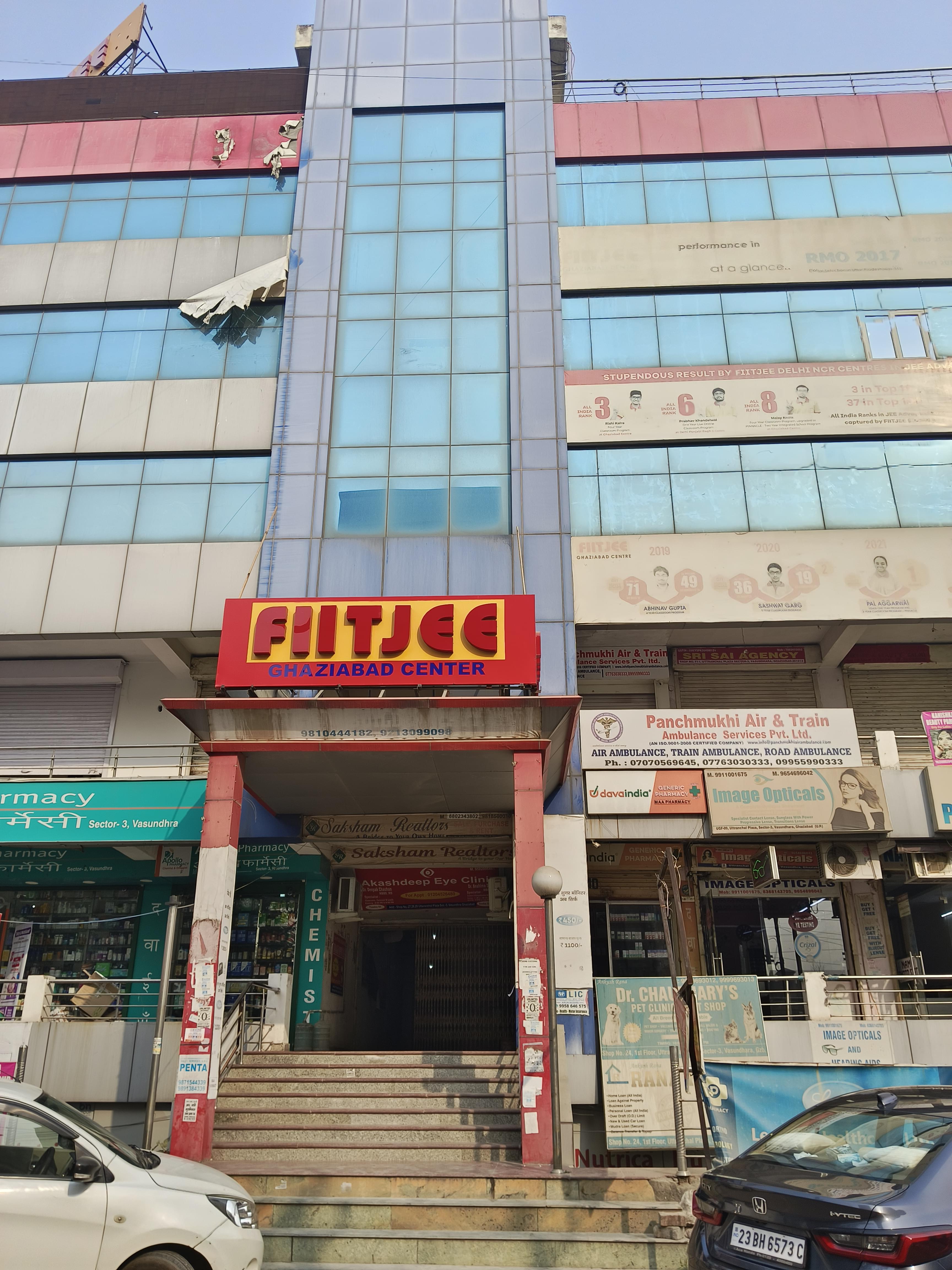 FIITJEE Vasundhara Front View photo 3