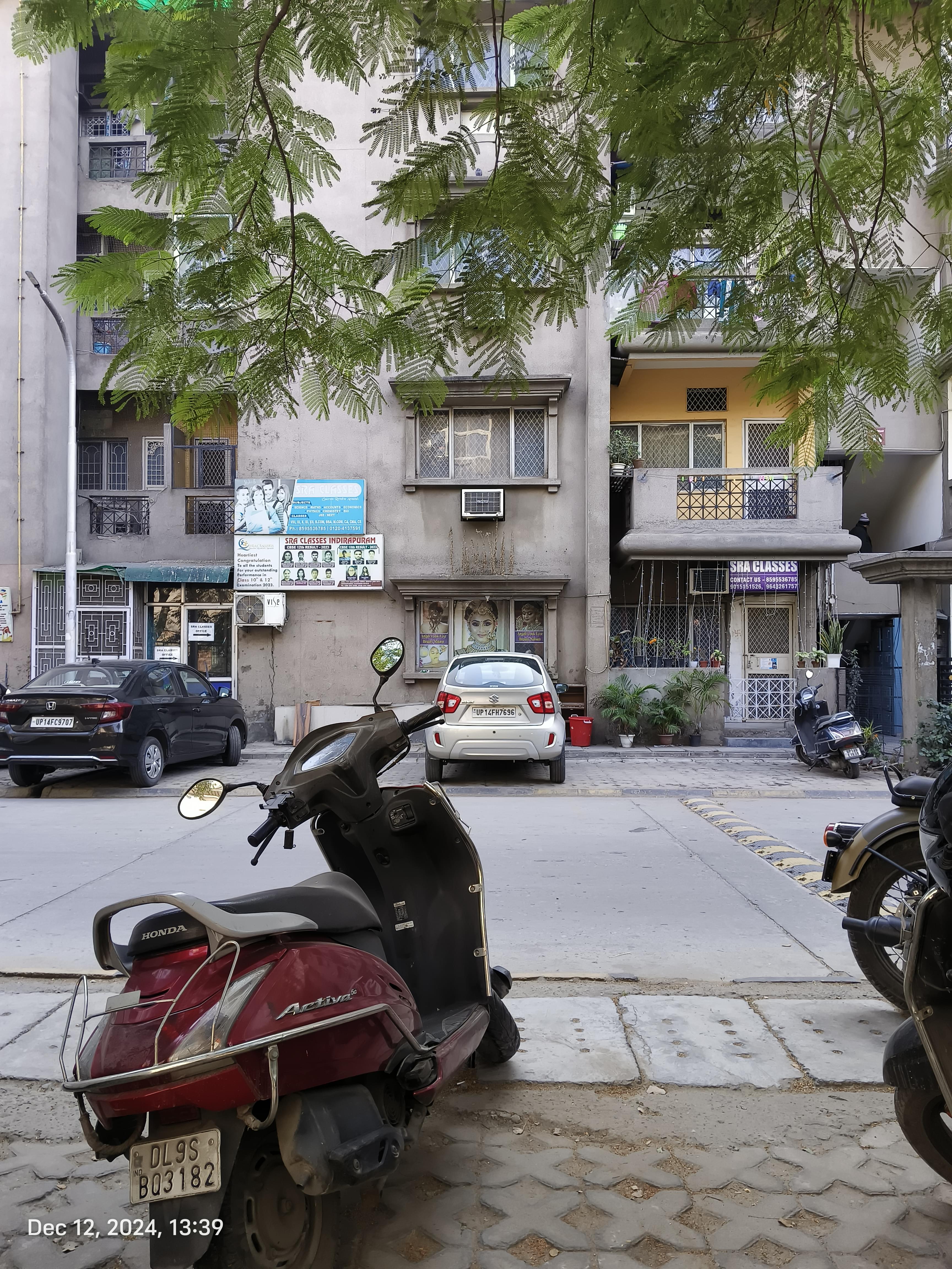 SRA Commerce Classes Front view photo 4