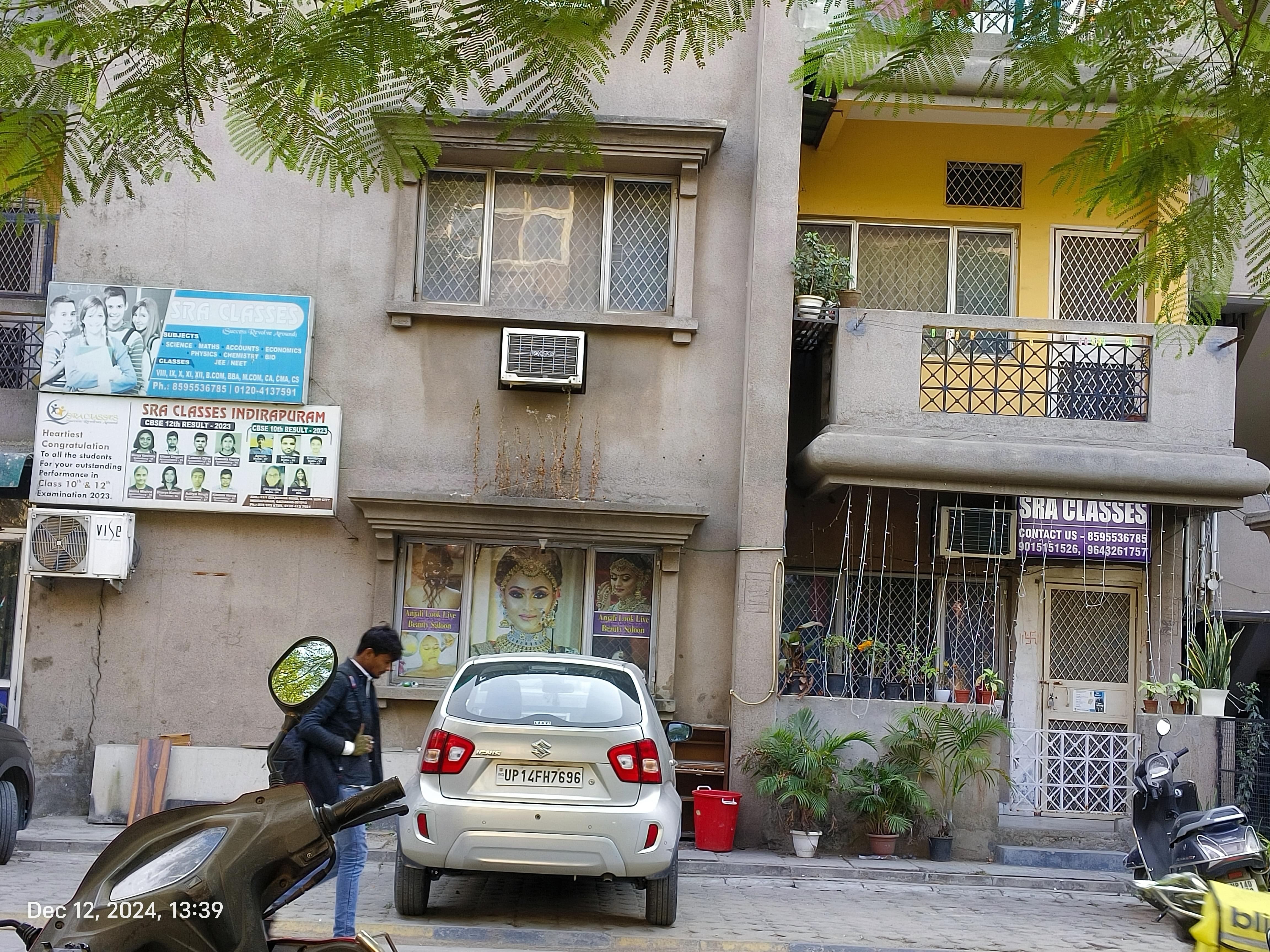 SRA Commerce Classes Front view photo 3