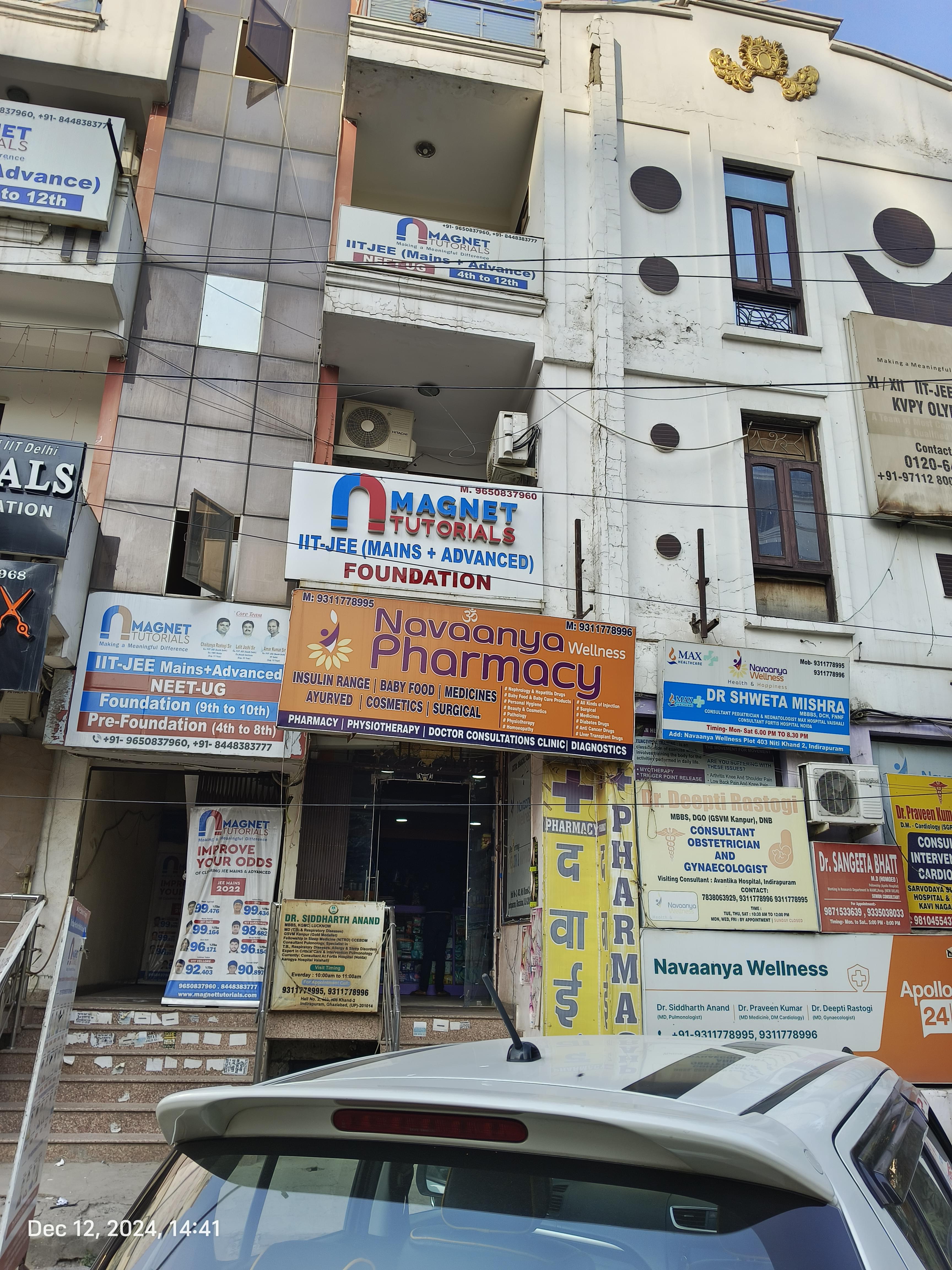 Magnet Tutorials Front View photo 1