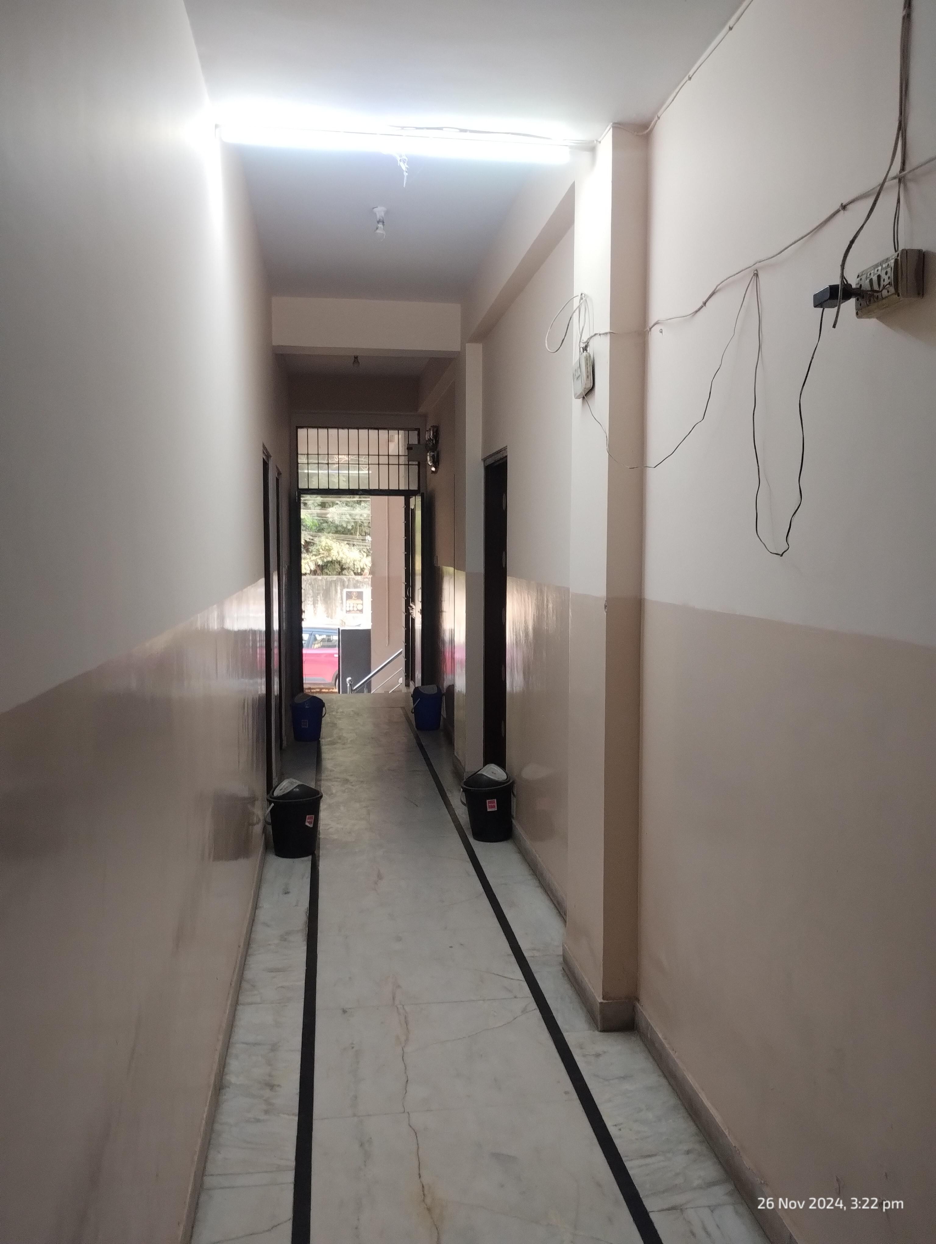 Chelsea Classes Vijayvargiya Boys pg photo 3