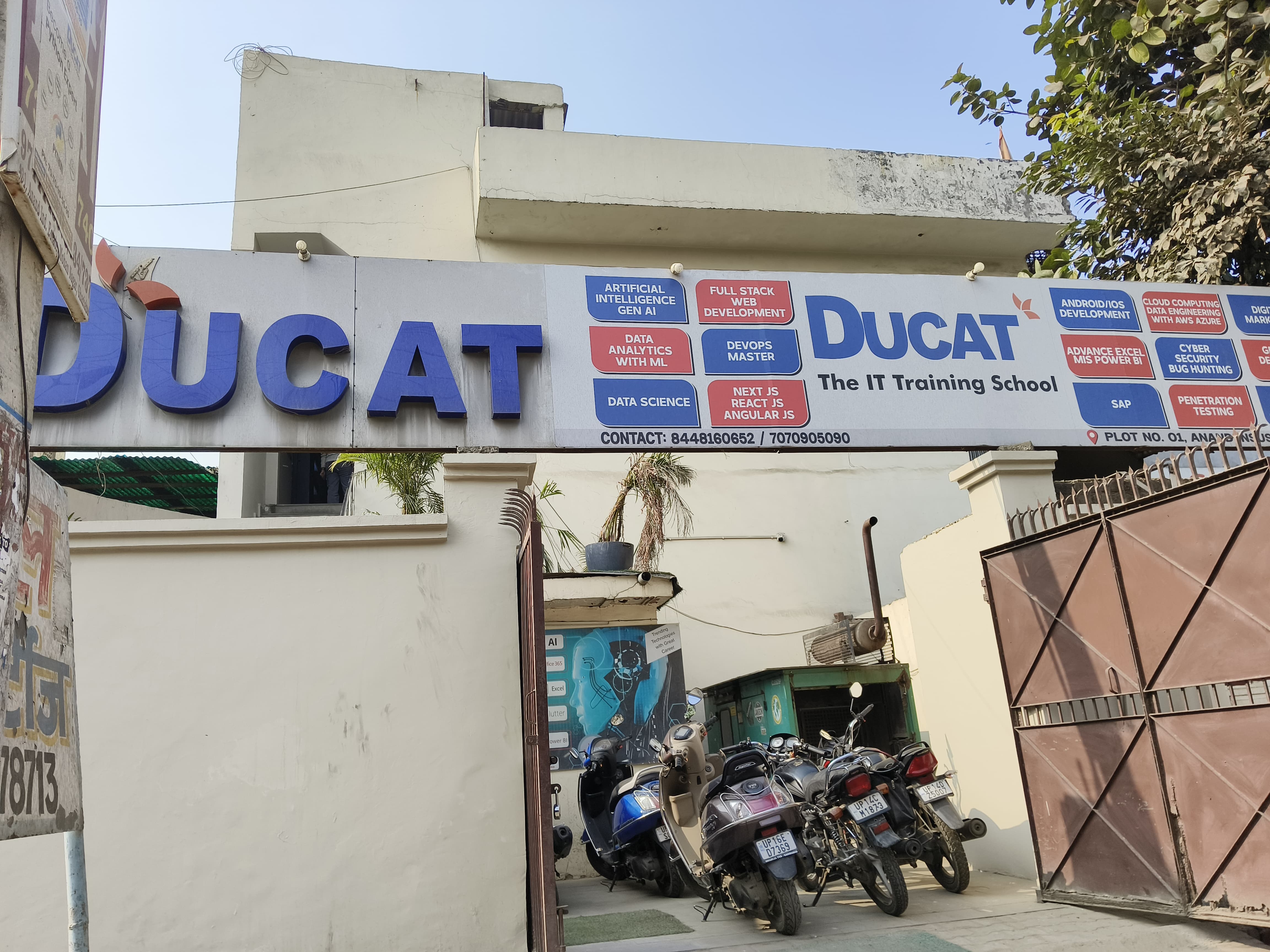 DUCAT DUCAT- Front View photo 1