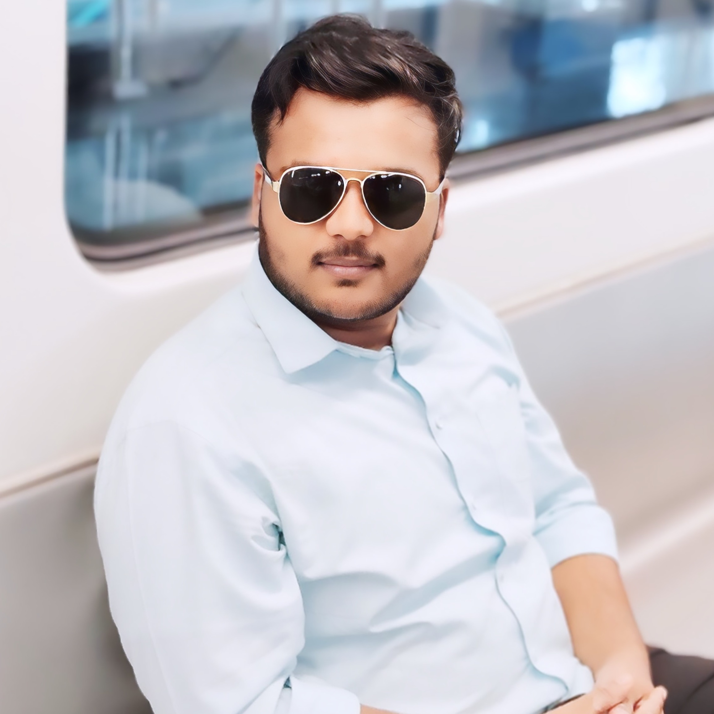 Om  Vinod Pol