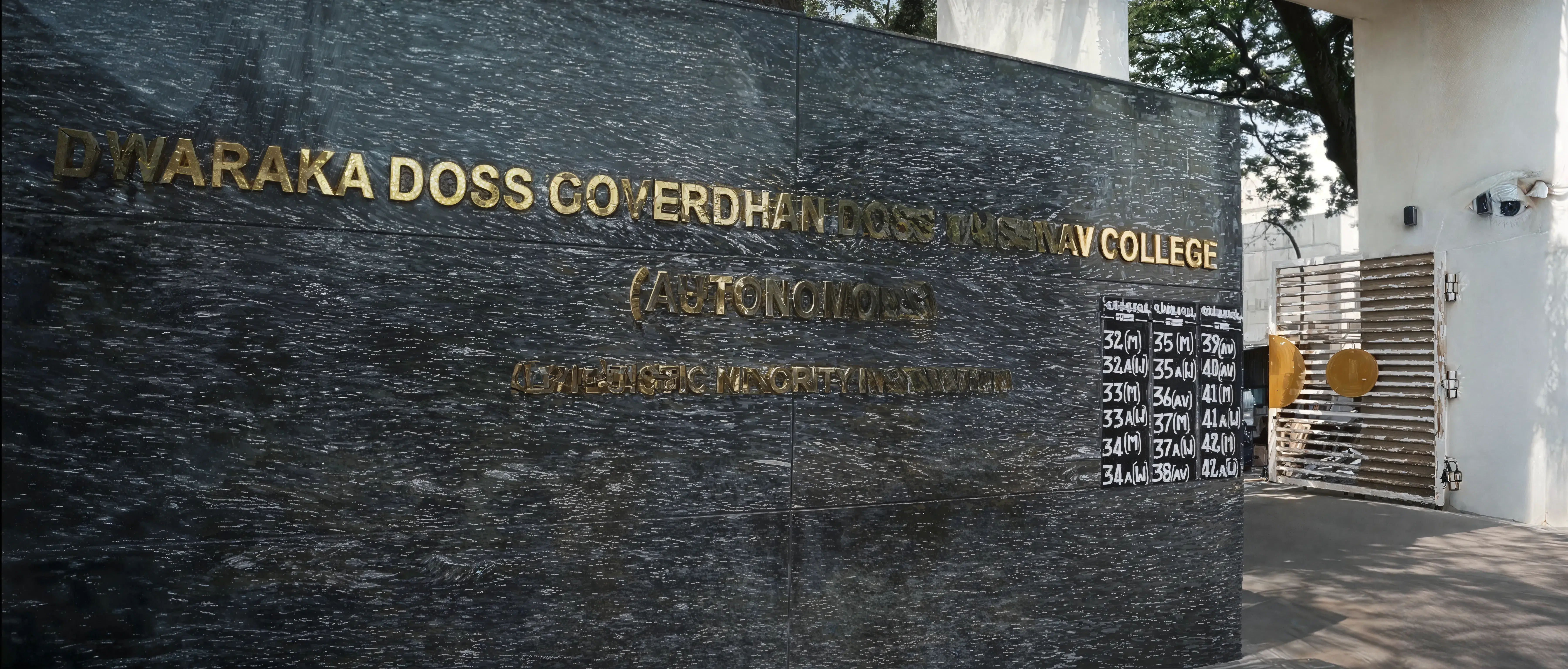 DG Vaishnav College Chennai Library photo 1