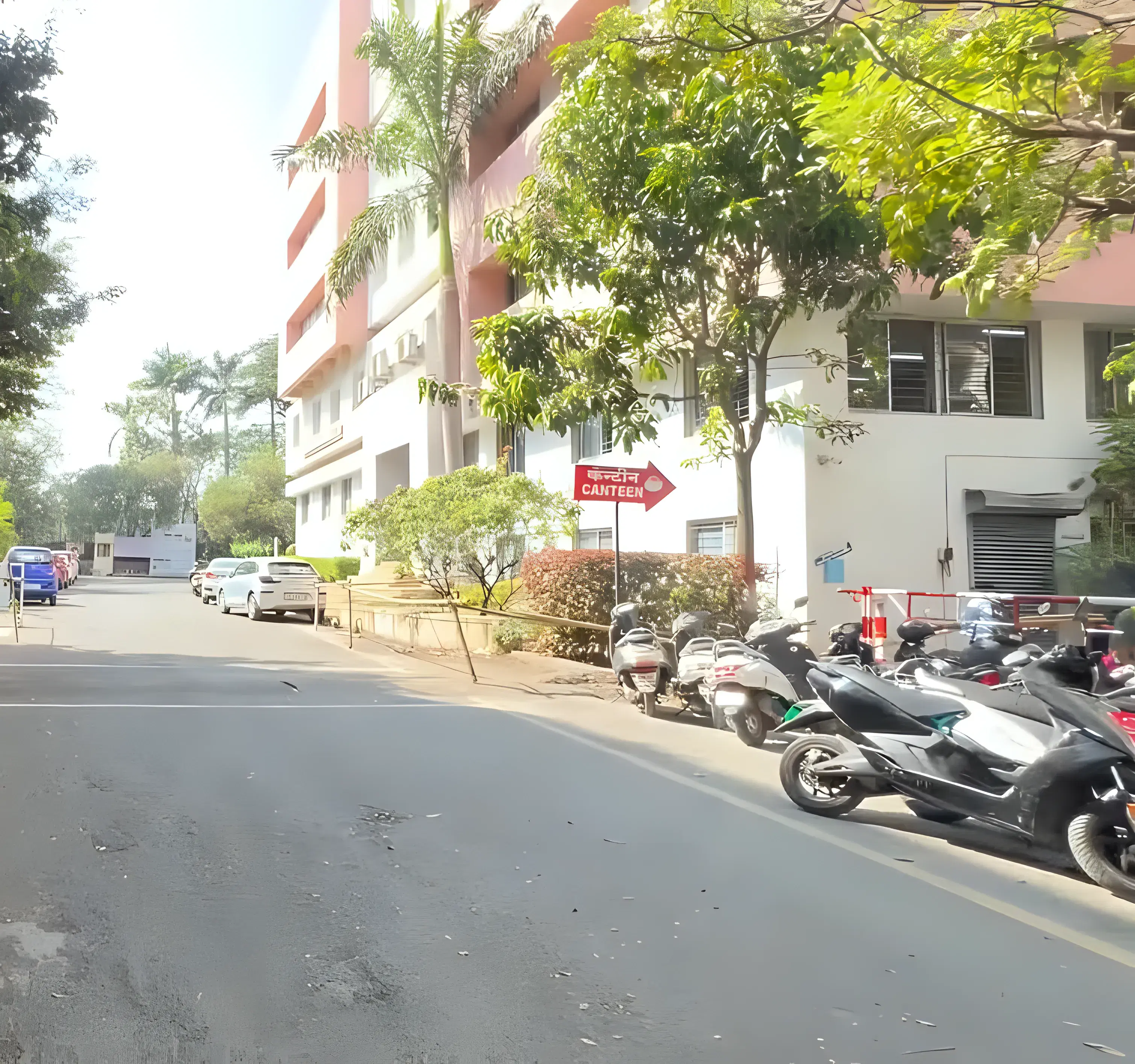 Bharati Vidyapeeth University College of Engineering Pune canteen photo 3