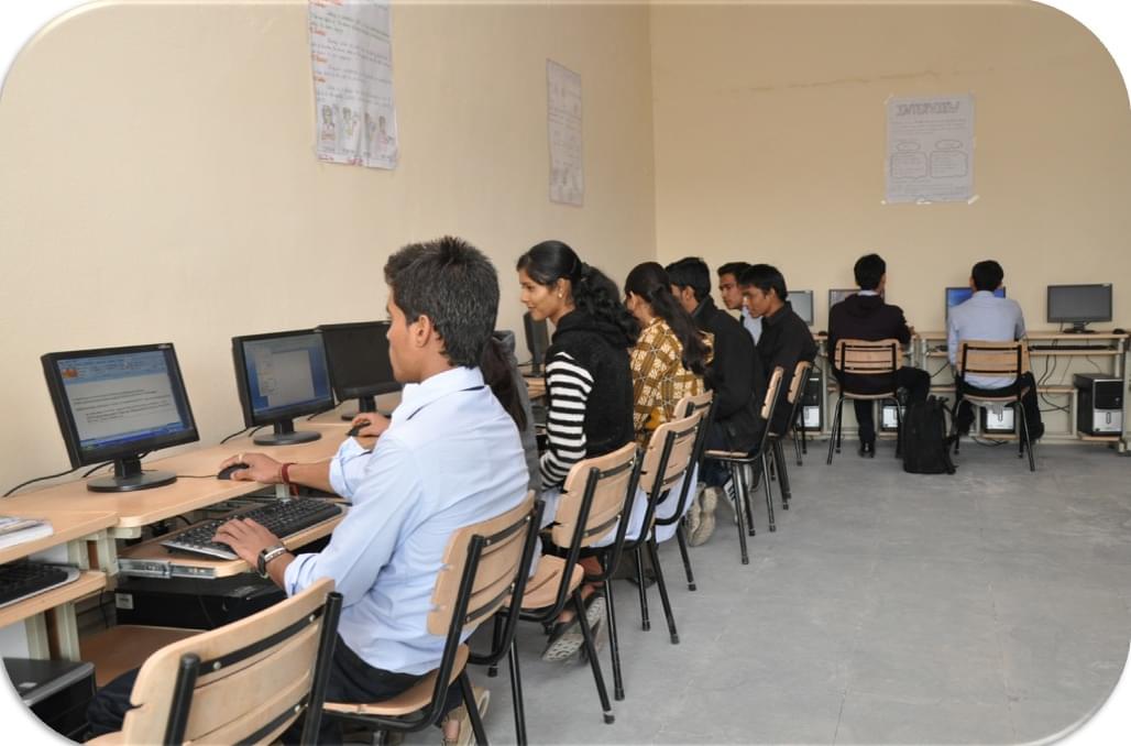 Shreejee Institute of Technology and Management Khargone Lab photo 1