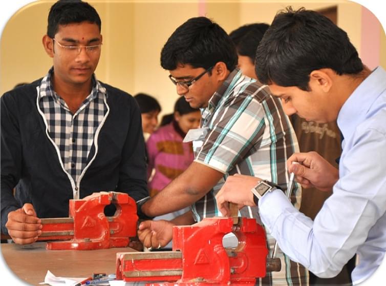 Shreejee Institute of Technology and Management Khargone Lab photo 2