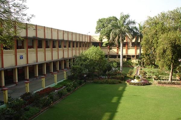 Dayanand Brajendra Swarup College Kanpur campus photo 1