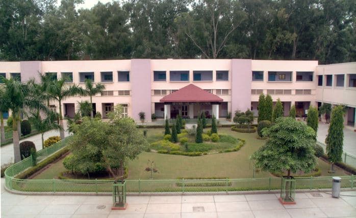 DAV College Jalandhar Academic Building photo 1