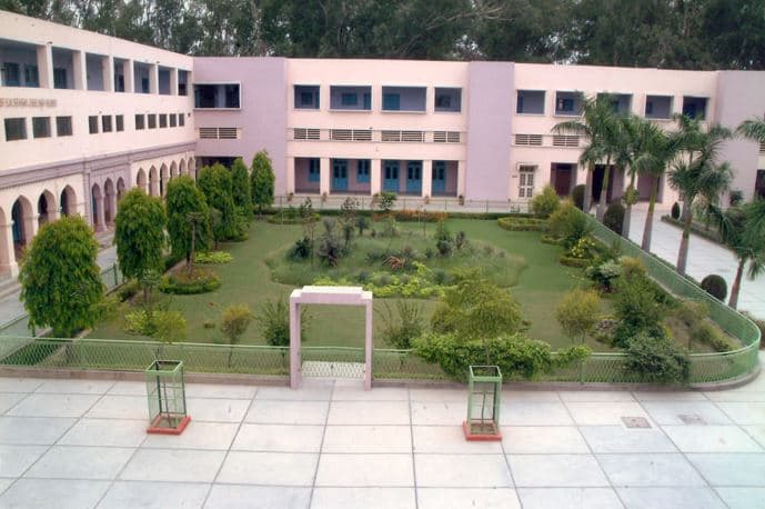 DAV College Jalandhar Academic Building photo 2