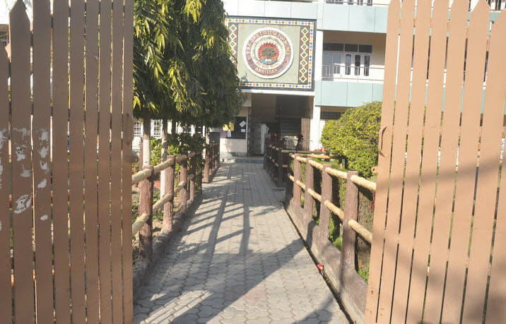 BBK DAV College for Women Amritsar Blooming Campus photo 7