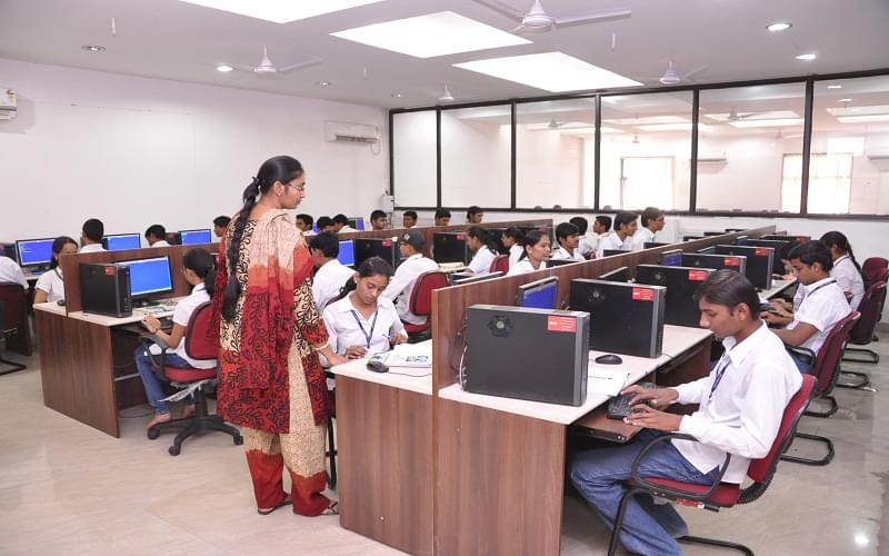 Deogiri Institute of Engineering and Management Studies Aurangabad Laboratory photo 1