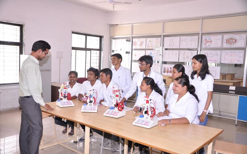 Deogiri Institute of Engineering and Management Studies Aurangabad Laboratory photo 3