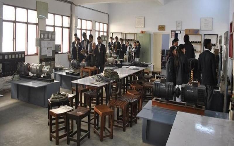COER University laboratory photo 1