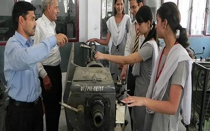 COER University laboratory photo 2