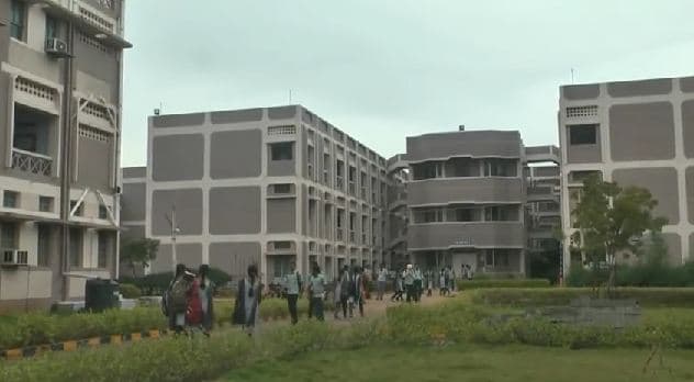 KLNCE Campus photo 1