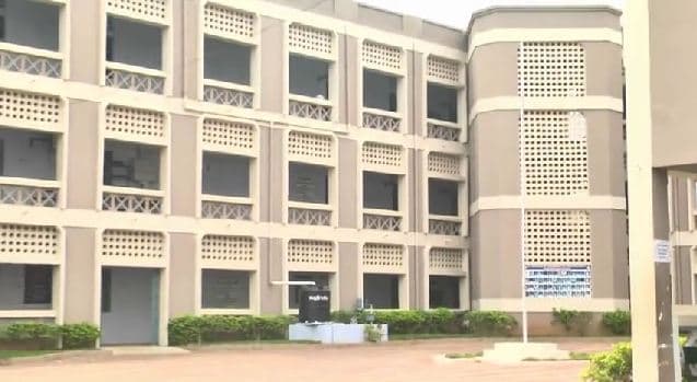 KLNCE Campus photo 3