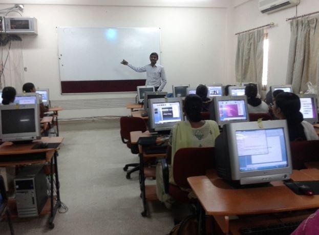 KGMU Computer Lab photo 2