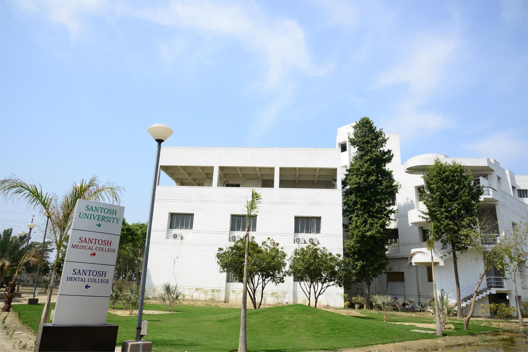 Santosh University Ghaziabad Buildings photo 2
