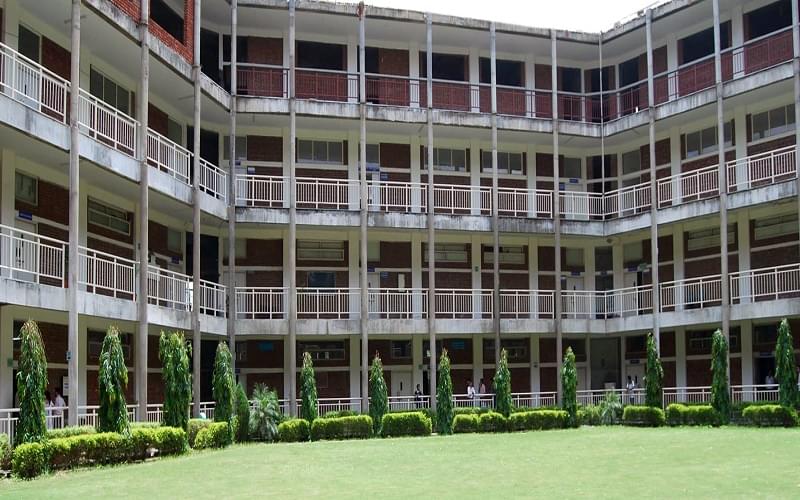 Mahatma Gandhi Mission College of Engineering & Technology Noida Academic Building photo 2