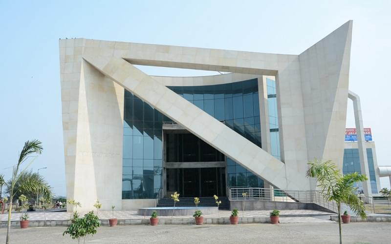 DAV University Jalandhar Academic Building photo 1