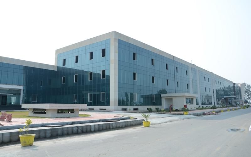 DAV University Jalandhar Academic Building photo 3