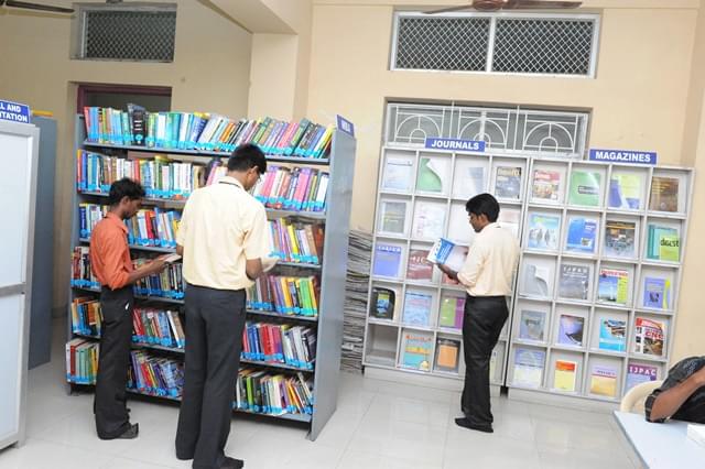 Meenakshi College of Engineering Chennai  Library photo 1
