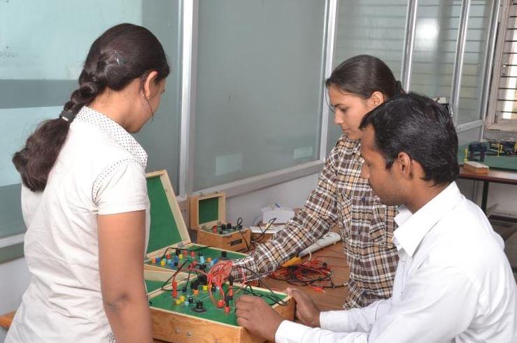 Dungarpur College of Engineering and Technology Labs photo 1