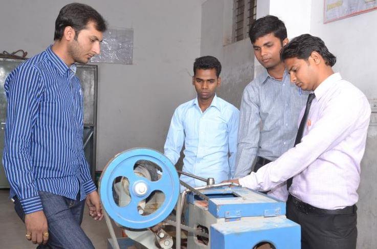 Dungarpur College of Engineering and Technology Labs photo 3