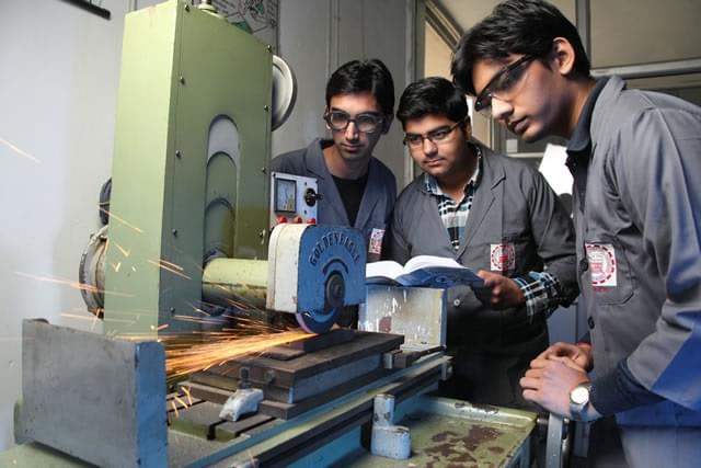 PDM Faculty of Engineering and Technology Bahadurgarh Lab photo 1