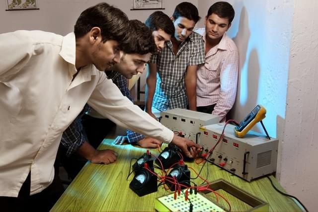 PDM Faculty of Engineering and Technology Bahadurgarh Lab photo 3