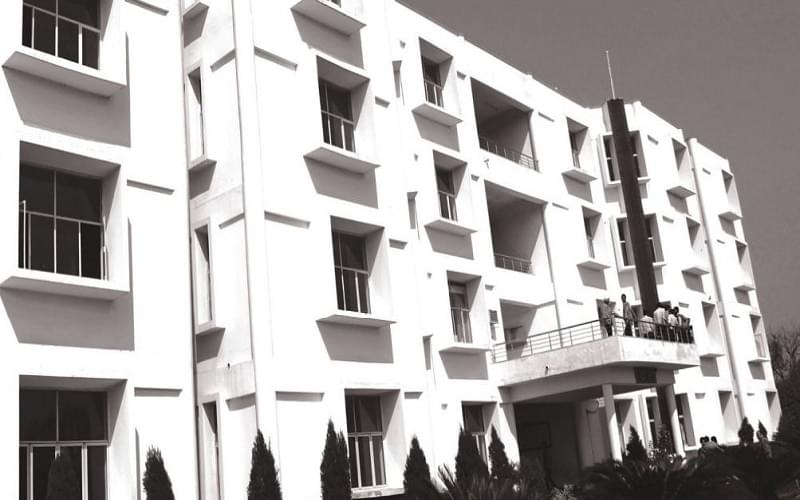 Roorkee Engineering & Management Technology Institute Muzaffarnagar Academic Building photo 2