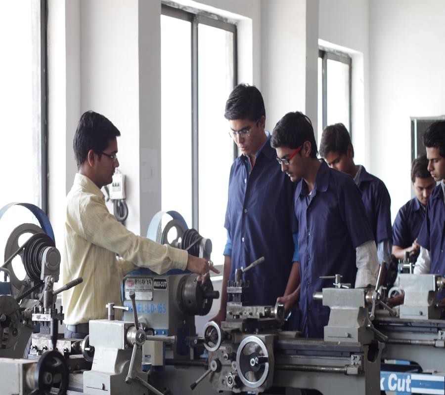 Hansaba College of Engineering & Technology, Gokul Global University Sidhpur Lab photo 1