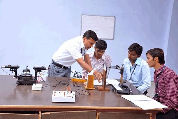 Hasmukh Goswami College of Engineering Ahmedabad Lab photo 2
