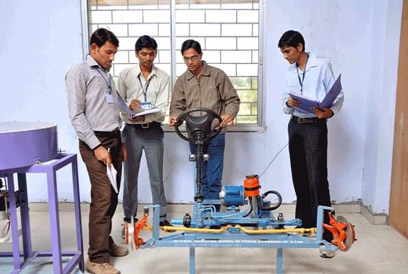 Hasmukh Goswami College of Engineering Ahmedabad Lab photo 4