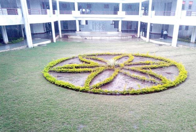 Karmayogi Engineering College Solapur Academic Building photo 5