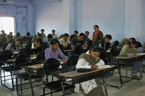 Hasmukh Goswami College of Engineering Ahmedabad Classroom photo 1