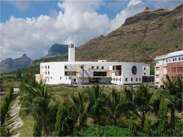 SNJB Chandwad Academic Building photo 1