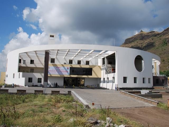 SNJB Chandwad Academic Building photo 2