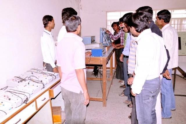 Maharashtra College of Engineering Latur Labs photo 3