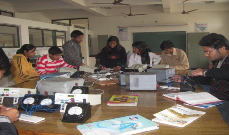 Bhaskaracharya College of Applied Sciences Labs photo 2