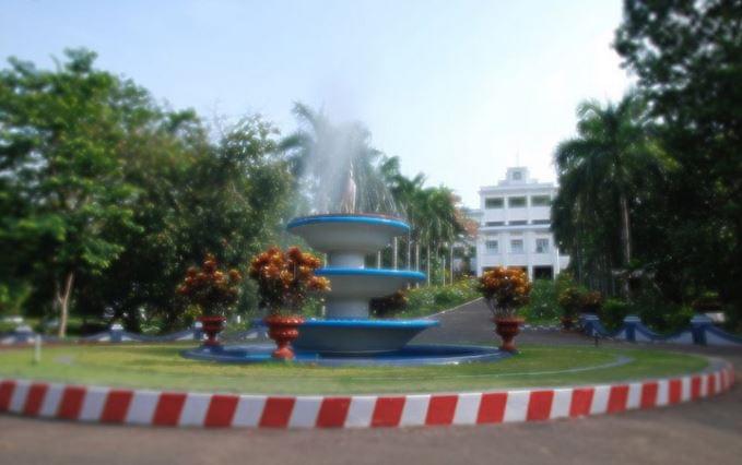 Christ College Irinjalakuda Thrissur Building photo 1